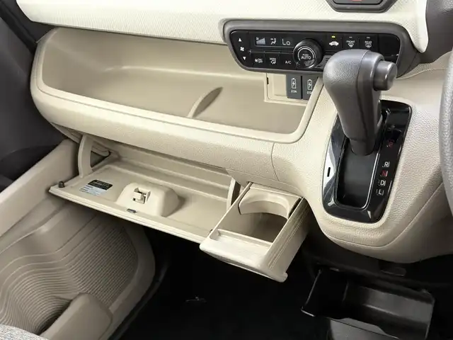 ホンダ Ｎ ＢＯＸ G L ホンダセンシング 埼玉県 2017(平29)年 10.9万km クリスタルブラックパール (株)IDOMが運営する【じしゃロン鳩ヶ谷店】の自社ローン専用車両になりますこちらは現金またはオートローンご利用時の価格です。自社ローンご希望の方は別途その旨お申付け下さい/登録時108192km/左側パワースライドドア/社外SDナビ（Strada CN-RE04D）/　・AM/FM/CD/DVD/MSV(SD)/BT/フルセグTV/バックカメラ/USBポートx2/ビルトインETC/プッシュスタート/スマートキーx2/ホンダセンシング/　・衝突軽減ブレーキ（CMBS）/　・誤発進抑制機能/　・歩行者事故低減ステアリング/　・ACC（アダプティブクルーズコントロール）/　・LKAS（車線維持支援システム）/　・路外逸脱抑制機能/ステアリングリモコン/LEDヘッドライト/　・オートライト/後席ロールサンシェード/ドアバイザー/純正フロアマット