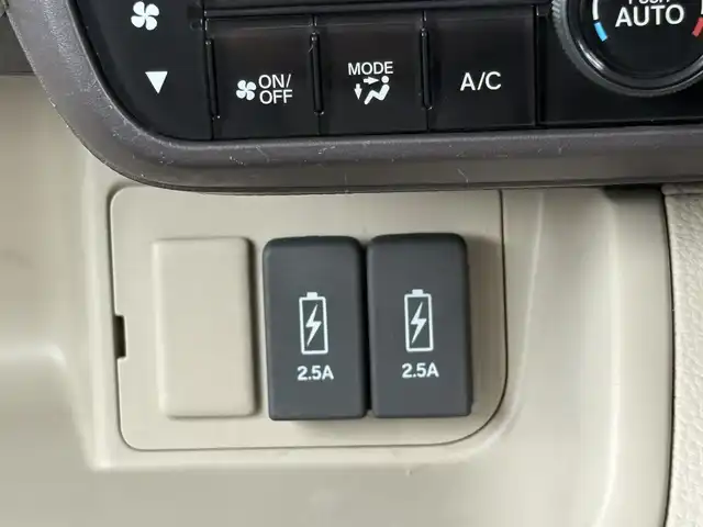 ホンダ Ｎ ＢＯＸ G L ホンダセンシング 埼玉県 2017(平29)年 10.9万km クリスタルブラックパール (株)IDOMが運営する【じしゃロン鳩ヶ谷店】の自社ローン専用車両になりますこちらは現金またはオートローンご利用時の価格です。自社ローンご希望の方は別途その旨お申付け下さい/登録時108192km/左側パワースライドドア/社外SDナビ（Strada CN-RE04D）/　・AM/FM/CD/DVD/MSV(SD)/BT/フルセグTV/バックカメラ/USBポートx2/ビルトインETC/プッシュスタート/スマートキーx2/ホンダセンシング/　・衝突軽減ブレーキ（CMBS）/　・誤発進抑制機能/　・歩行者事故低減ステアリング/　・ACC（アダプティブクルーズコントロール）/　・LKAS（車線維持支援システム）/　・路外逸脱抑制機能/ステアリングリモコン/LEDヘッドライト/　・オートライト/後席ロールサンシェード/ドアバイザー/純正フロアマット