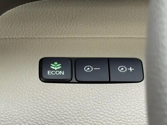 ホンダ Ｎ ＢＯＸ G L ホンダセンシング 埼玉県 2017(平29)年 10.9万km クリスタルブラックパール (株)IDOMが運営する【じしゃロン鳩ヶ谷店】の自社ローン専用車両になりますこちらは現金またはオートローンご利用時の価格です。自社ローンご希望の方は別途その旨お申付け下さい/登録時108192km/左側パワースライドドア/社外SDナビ（Strada CN-RE04D）/　・AM/FM/CD/DVD/MSV(SD)/BT/フルセグTV/バックカメラ/USBポートx2/ビルトインETC/プッシュスタート/スマートキーx2/ホンダセンシング/　・衝突軽減ブレーキ（CMBS）/　・誤発進抑制機能/　・歩行者事故低減ステアリング/　・ACC（アダプティブクルーズコントロール）/　・LKAS（車線維持支援システム）/　・路外逸脱抑制機能/ステアリングリモコン/LEDヘッドライト/　・オートライト/後席ロールサンシェード/ドアバイザー/純正フロアマット