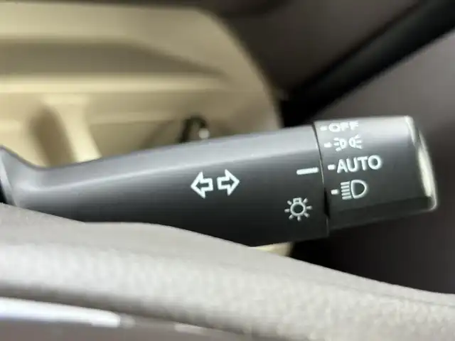 ホンダ Ｎ ＢＯＸ G L ホンダセンシング 埼玉県 2017(平29)年 10.9万km クリスタルブラックパール (株)IDOMが運営する【じしゃロン鳩ヶ谷店】の自社ローン専用車両になりますこちらは現金またはオートローンご利用時の価格です。自社ローンご希望の方は別途その旨お申付け下さい/登録時108192km/左側パワースライドドア/社外SDナビ（Strada CN-RE04D）/　・AM/FM/CD/DVD/MSV(SD)/BT/フルセグTV/バックカメラ/USBポートx2/ビルトインETC/プッシュスタート/スマートキーx2/ホンダセンシング/　・衝突軽減ブレーキ（CMBS）/　・誤発進抑制機能/　・歩行者事故低減ステアリング/　・ACC（アダプティブクルーズコントロール）/　・LKAS（車線維持支援システム）/　・路外逸脱抑制機能/ステアリングリモコン/LEDヘッドライト/　・オートライト/後席ロールサンシェード/ドアバイザー/純正フロアマット