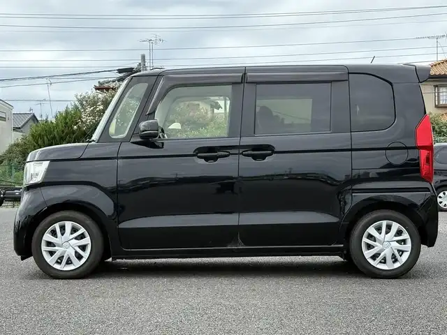 ホンダ Ｎ ＢＯＸ G L ホンダセンシング 埼玉県 2017(平29)年 10.9万km クリスタルブラックパール (株)IDOMが運営する【じしゃロン鳩ヶ谷店】の自社ローン専用車両になりますこちらは現金またはオートローンご利用時の価格です。自社ローンご希望の方は別途その旨お申付け下さい/登録時108192km/左側パワースライドドア/社外SDナビ（Strada CN-RE04D）/　・AM/FM/CD/DVD/MSV(SD)/BT/フルセグTV/バックカメラ/USBポートx2/ビルトインETC/プッシュスタート/スマートキーx2/ホンダセンシング/　・衝突軽減ブレーキ（CMBS）/　・誤発進抑制機能/　・歩行者事故低減ステアリング/　・ACC（アダプティブクルーズコントロール）/　・LKAS（車線維持支援システム）/　・路外逸脱抑制機能/ステアリングリモコン/LEDヘッドライト/　・オートライト/後席ロールサンシェード/ドアバイザー/純正フロアマット