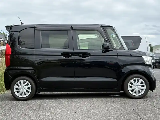 ホンダ Ｎ ＢＯＸ G L ホンダセンシング 埼玉県 2017(平29)年 10.9万km クリスタルブラックパール (株)IDOMが運営する【じしゃロン鳩ヶ谷店】の自社ローン専用車両になりますこちらは現金またはオートローンご利用時の価格です。自社ローンご希望の方は別途その旨お申付け下さい/登録時108192km/左側パワースライドドア/社外SDナビ（Strada CN-RE04D）/　・AM/FM/CD/DVD/MSV(SD)/BT/フルセグTV/バックカメラ/USBポートx2/ビルトインETC/プッシュスタート/スマートキーx2/ホンダセンシング/　・衝突軽減ブレーキ（CMBS）/　・誤発進抑制機能/　・歩行者事故低減ステアリング/　・ACC（アダプティブクルーズコントロール）/　・LKAS（車線維持支援システム）/　・路外逸脱抑制機能/ステアリングリモコン/LEDヘッドライト/　・オートライト/後席ロールサンシェード/ドアバイザー/純正フロアマット