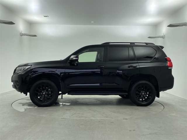 トヨタ ランドクルーザー プラド TX Lパッケージ マットブラED 福井県 2023(令5)年 3.6万km ブラック セーフティセンス/・プリクラッシュセーフティ/・レーンディパーチャーアラート/・ダプティブハイビームシステム/・レーダークルーズコントロール/・オートマチックハイビーム/・ブラインドスポットモニター/サンルーフ/純正メーカーOPナビ/全方位カメラ/LEDオートライト/黒レザーシート/シートヒーター/エアシート/パワーシート/スマートキー/ビルトインETC2.0