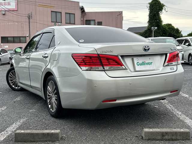 トヨタ クラウン ハイブリッド Rサルーン ブラックスタイル 千葉県 2015(平27)年 6.9万km プレシャスシルバー 特別仕様車　ナビ　全方位カメラ　ＥＴＣ　クルコン　フルセグＴＶ　ドラレコ　革調シートカバー　フロアマット ソナー　パワーシート　スマートキー　ＬＥＤライト　オートライト　１７インチＡＷ　ＰＣＳ