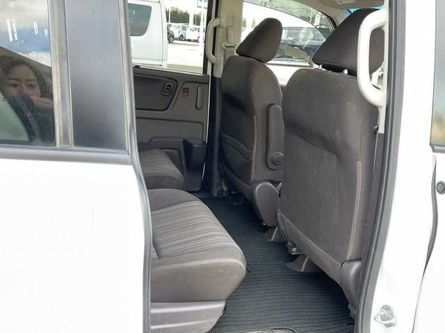 ホンダ フリード G ホンダセンシング 道東・釧路十勝 2018(平30)年 7.2万km ホワイトオーキッドパール ・４WD/・社外SDメモリナビ/（CD・DVD・BT・フルセグ・SD・ipod）/・バックカメラ/・両側パワースライドドア/・横滑り防止装置/・ワイパーデアイサー/・ホンダセンシング/・ビルトインETC/・レーダークルーズコントロール/・スマートキー/・プッシュスタート/・ステアリングスイッチ/・前席シートヒーター/・純正フロアマット/・ドアバイザー