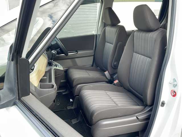 ホンダ フリード G ホンダセンシング 道東・釧路十勝 2018(平30)年 7.2万km ホワイトオーキッドパール ・４WD/・社外SDメモリナビ/（CD・DVD・BT・フルセグ・SD・ipod）/・バックカメラ/・両側パワースライドドア/・横滑り防止装置/・ワイパーデアイサー/・ホンダセンシング/・ビルトインETC/・レーダークルーズコントロール/・スマートキー/・プッシュスタート/・ステアリングスイッチ/・前席シートヒーター/・純正フロアマット/・ドアバイザー