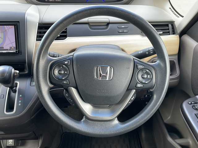 ホンダ フリード G ホンダセンシング 道東・釧路十勝 2018(平30)年 7.2万km ホワイトオーキッドパール ・４WD/・社外SDメモリナビ/（CD・DVD・BT・フルセグ・SD・ipod）/・バックカメラ/・両側パワースライドドア/・横滑り防止装置/・ワイパーデアイサー/・ホンダセンシング/・ビルトインETC/・レーダークルーズコントロール/・スマートキー/・プッシュスタート/・ステアリングスイッチ/・前席シートヒーター/・純正フロアマット/・ドアバイザー