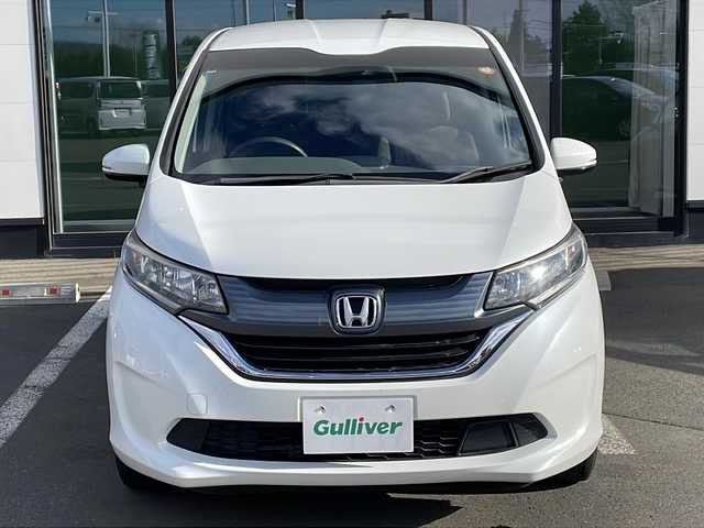 ホンダ フリード G ホンダセンシング 道東・釧路十勝 2018(平30)年 7.2万km ホワイトオーキッドパール ・４WD/・社外SDメモリナビ/（CD・DVD・BT・フルセグ・SD・ipod）/・バックカメラ/・両側パワースライドドア/・横滑り防止装置/・ワイパーデアイサー/・ホンダセンシング/・ビルトインETC/・レーダークルーズコントロール/・スマートキー/・プッシュスタート/・ステアリングスイッチ/・前席シートヒーター/・純正フロアマット/・ドアバイザー