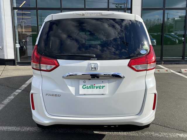 ホンダ フリード G ホンダセンシング 道東・釧路十勝 2018(平30)年 7.2万km ホワイトオーキッドパール ・４WD/・社外SDメモリナビ/（CD・DVD・BT・フルセグ・SD・ipod）/・バックカメラ/・両側パワースライドドア/・横滑り防止装置/・ワイパーデアイサー/・ホンダセンシング/・ビルトインETC/・レーダークルーズコントロール/・スマートキー/・プッシュスタート/・ステアリングスイッチ/・前席シートヒーター/・純正フロアマット/・ドアバイザー