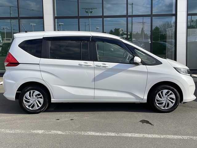 ホンダ フリード G ホンダセンシング 道東・釧路十勝 2018(平30)年 7.2万km ホワイトオーキッドパール ・４WD/・社外SDメモリナビ/（CD・DVD・BT・フルセグ・SD・ipod）/・バックカメラ/・両側パワースライドドア/・横滑り防止装置/・ワイパーデアイサー/・ホンダセンシング/・ビルトインETC/・レーダークルーズコントロール/・スマートキー/・プッシュスタート/・ステアリングスイッチ/・前席シートヒーター/・純正フロアマット/・ドアバイザー