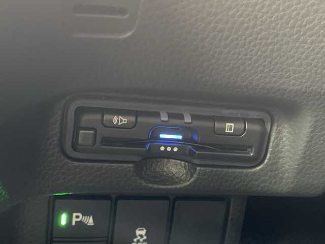 ホンダ Ｎ ＢＯＸ カスタム L スタイル+ブラック 山口県 2024(令6)年 1.3万km プラチナホワイトパール ワンオーナー/純正9インチナビ/DVD/CD/SD/MSV/BT/フルセグTV/バックカメラ/両側パワースライドドア/純正LEDヘッドライト/純正フォグランプ/オートライト/ヘッドライトレベライザー/純正14インチアルミホイール/革巻きステアリング/ステアリングスイッチ/クルーズコントロール/前席シートヒーター/衝突被害軽減ブレーキ/LKA/横滑り防止/コーナーセンサー/オートパーキングホールド/スマートキー×２/ドラレコ/純正ゴムフロアマット/ETC/電動格納ウインカードアミラー