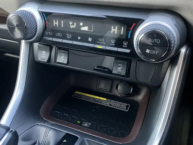 トヨタ ＲＡＶ４ ハイブリッドG 道南・函館 2020(令2)年 5.8万km ホワイトパールクリスタルシャイン /社外メモリナビ//フルセグTV//バックカメラ//ドライブレコーダー//ETC//デジタルインナーミラー//パワーバックドア//置くだけ充電//運転席パワーシート//前席シートヒーター//プリクラッシュセーフティ//レーダークルーズコントロール//レーンディパーチャーアラート//ブラインドスポットモニター//オートマチックハイビーム//クリアランスソナー//LEDヘッドライト//オートライト//スマートキー//エンジンプッシュスタート