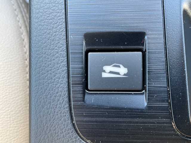 スバル アウトバック リミテッド 山形県 2017(平29)年 8.4万km ラピスブルーP アイサイトver3/・プリクラッシュブレーキ（自動ブレーキ）	/・レーンキープアシスト	/・全車速追従機能付クルーズコントロール	/・AT誤発進抑制制御/・後退時ブレーキアシスト	/・ツーリングアシスト/４WD/純正ナビ（CD/DVD/Bluetooth）/フルセグテレビ/電動パーキングブレーキ/ダウンヒルアシストコントロール/パワーシート（D＋N席）/全席シートヒーター/ハンドルヒーター/レザーシート/ビルトインETC/バックカメラ/電動リアゲート/エンジンスターター/スマートキー/スペアキー/プッシュスタート/フォグランプ