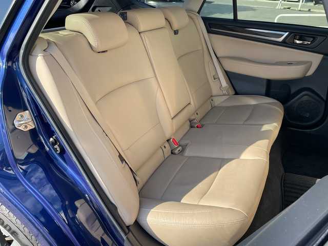 スバル アウトバック リミテッド 山形県 2017(平29)年 8.4万km ラピスブルーP アイサイトver3/・プリクラッシュブレーキ（自動ブレーキ）	/・レーンキープアシスト	/・全車速追従機能付クルーズコントロール	/・AT誤発進抑制制御/・後退時ブレーキアシスト	/・ツーリングアシスト/４WD/純正ナビ（CD/DVD/Bluetooth）/フルセグテレビ/電動パーキングブレーキ/ダウンヒルアシストコントロール/パワーシート（D＋N席）/全席シートヒーター/ハンドルヒーター/レザーシート/ビルトインETC/バックカメラ/電動リアゲート/エンジンスターター/スマートキー/スペアキー/プッシュスタート/フォグランプ