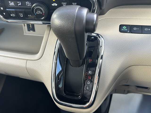 ホンダ Ｎ ＢＯＸ G ホンダセンシング 沖縄県 2019(平31)年 6.1万km モーニングミストブルーM 純正ナビ　/　（ＡＭ／ＦＭ／ＣＤ／ＤＶＤ／ＢＴ）　/フルセグＴＶ　/バックカメラ　/レーダークルーズコントロール　/衝突軽減　/オートハイビーム　　/ステアリングスイッチ　/スマートキー　/ＥＴＣ　/純正15インチAW/純正フロアマット