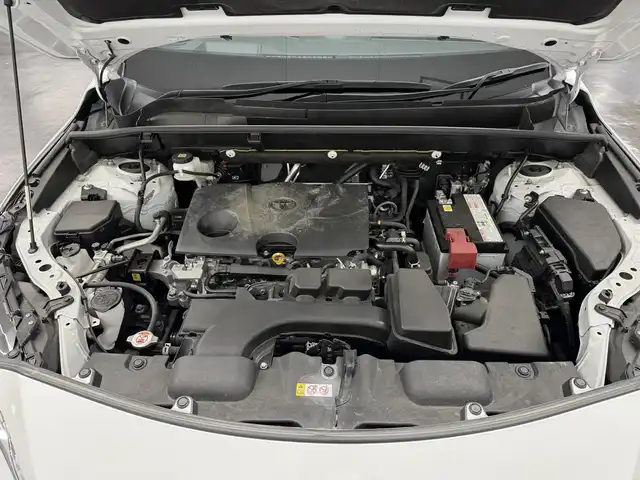 トヨタ ハリアー Z 三重県 2023(令5)年 2.9万km プラチナホワイトパールマイカ ガソリン/FF/MTモード付フロアCVT/純正 12.3インチナビ/（FM/AM/TV/Bluetooth/Miracast/USB/iPod/AppleCarPlay/AndroidAuto）/【OP】パノラミックビューモニター（床下透過表示機能付）/モデリスタエアロ（F/S/R下）/JBLプレミアムサウンドシステム/ドライブレコーダー 前後（ルームミラー内蔵）/ビルトインETC2.0/Toyota Safety Sense/●プリクラッシュセーフティ/●レーントレーシングアシスト/●レーダークルコン（全車速追従機能付）/●アダプティブハイビームシステム/●ロードサインアシスト/・インテリジェントクリアランスソナー［パーキングサポートブレーキ（前後静止物）］/・ブラインドスポットモニター＆パーキングサポートブレーキ（後方接近車両）/・先行車発進告知機能/装備/・デジタルインナーミラー（前後録画機能付）/・カラーヘッドアップディスプレイ/・ハンズフリーパワーバックドア/・雨滴感知式フロントワイパー/・ハーフレザーシート/・パワーシート（D8way）/・左右独立オートエアコン/・電動チルト&テレスコピックステアリング/・純正19inAW/など