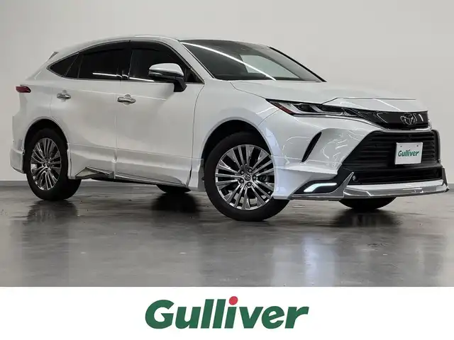 トヨタ ハリアー Z 三重県 2023(令5)年 2.9万km プラチナホワイトパールマイカ ガソリン/FF/MTモード付フロアCVT/純正 12.3インチナビ/（FM/AM/TV/Bluetooth/Miracast/USB/iPod/AppleCarPlay/AndroidAuto）/【OP】パノラミックビューモニター（床下透過表示機能付）/モデリスタエアロ（F/S/R下）/JBLプレミアムサウンドシステム/ドライブレコーダー 前後（ルームミラー内蔵）/ビルトインETC2.0/Toyota Safety Sense/●プリクラッシュセーフティ/●レーントレーシングアシスト/●レーダークルコン（全車速追従機能付）/●アダプティブハイビームシステム/●ロードサインアシスト/・インテリジェントクリアランスソナー［パーキングサポートブレーキ（前後静止物）］/・ブラインドスポットモニター＆パーキングサポートブレーキ（後方接近車両）/・先行車発進告知機能/装備/・デジタルインナーミラー（前後録画機能付）/・カラーヘッドアップディスプレイ/・ハンズフリーパワーバックドア/・雨滴感知式フロントワイパー/・ハーフレザーシート/・パワーシート（D8way）/・左右独立オートエアコン/・電動チルト&テレスコピックステアリング/・純正19inAW/など