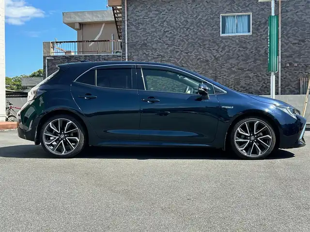 トヨタ カローラ スポーツ ハイブリッドG Z 静岡県 2019(令1)年 3.4万km ブラッキッシュアゲハガラスフレーク エンジンスタートボタン/パワーステアリング/パワーウィンドウ/アイドリングストップ/スマートキー/オートエアコン/クルーズコントロール/USB入力端子/ETC/純正ナビ/純正ドライブレコーダー/純正フロアマット/純正アルミホイール/ABS/横滑り防止装置/コーナーセンサー前後/レーンキープアシスト/盗難防止装置/オートライト/オートマチックハイビーム/LEDヘッドライト/W+サイドエアバック/カーテンエアバック/衝突軽減システム