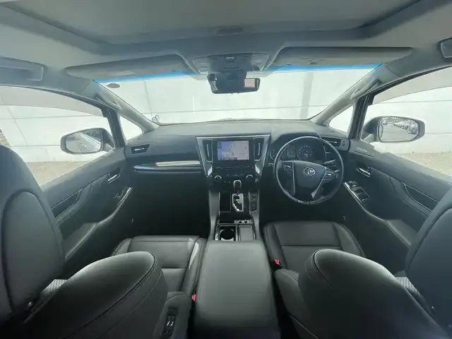 トヨタ アルファード S Cパッケージ 千葉県 2023(令5)年 3.8万km ホワイトパールクリスタルシャイン トヨタセーフティセンス/・衝突軽減ブレーキ/レーンキープアシスト/・レーダークルーズコントロール/オートハイビーム/・クリアランスソナー/ブラインドスポットモニター/サンルーフ/純正ディスプレイナビ/・フルセグ/BT/DVD/CD/USB/カープレイ/バックカメラ/ステアリングスイッチ/ETC2.0/両側パワースライドドア/パワーバックドア/レザーシート/シートヒーター(D/N席)/エアシート(D/N席)/ステアリングヒーター/LEDヘッドライト/オートライト/フォグライト/スマートキー/プッシュスタート/純正フロアマット