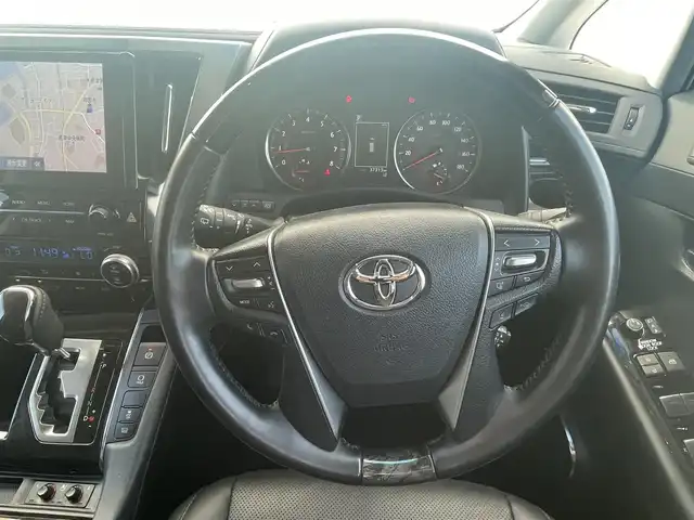 トヨタ アルファード S Cパッケージ 千葉県 2023(令5)年 3.8万km ホワイトパールクリスタルシャイン トヨタセーフティセンス/・衝突軽減ブレーキ/レーンキープアシスト/・レーダークルーズコントロール/オートハイビーム/・クリアランスソナー/ブラインドスポットモニター/サンルーフ/純正ディスプレイナビ/・フルセグ/BT/DVD/CD/USB/カープレイ/バックカメラ/ステアリングスイッチ/ETC2.0/両側パワースライドドア/パワーバックドア/レザーシート/シートヒーター(D/N席)/エアシート(D/N席)/ステアリングヒーター/LEDヘッドライト/オートライト/フォグライト/スマートキー/プッシュスタート/純正フロアマット