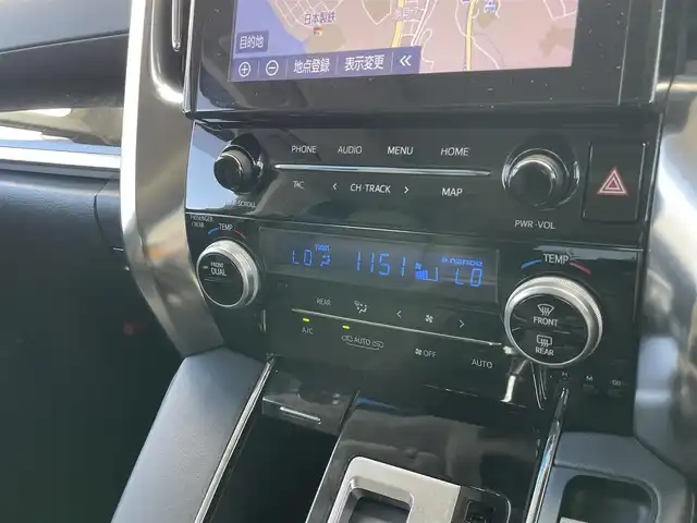 トヨタ アルファード S Cパッケージ 千葉県 2023(令5)年 3.8万km ホワイトパールクリスタルシャイン トヨタセーフティセンス/・衝突軽減ブレーキ/レーンキープアシスト/・レーダークルーズコントロール/オートハイビーム/・クリアランスソナー/ブラインドスポットモニター/サンルーフ/純正ディスプレイナビ/・フルセグ/BT/DVD/CD/USB/カープレイ/バックカメラ/ステアリングスイッチ/ETC2.0/両側パワースライドドア/パワーバックドア/レザーシート/シートヒーター(D/N席)/エアシート(D/N席)/ステアリングヒーター/LEDヘッドライト/オートライト/フォグライト/スマートキー/プッシュスタート/純正フロアマット