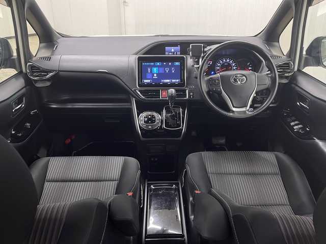 トヨタ ヴォクシー ZS 煌 長崎県 2018(平30)年 8.9万km ホワイトパールクリスタルシャイン 純正９インチメモリナビ/（フルセグ/CD/DVD/SD/Bluetooth）/バックカメラ/衝突軽減ブレーキ/レーンアシスト/クルーズコントロール/両側パワースライドドア/ドライブレコーダー前後/ETC/純正LEDヘッドライト/オートライト/オートマチックハイビーム/社外18インチアルミホイール/純正フロアマット/純正ドアバイザー/USB端子　2口/電動格納ミラー/保証書/取扱説明書