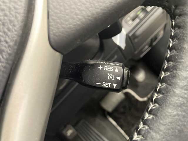 トヨタ ヴォクシー ZS 煌 長崎県 2018(平30)年 8.9万km ホワイトパールクリスタルシャイン 純正９インチメモリナビ/（フルセグ/CD/DVD/SD/Bluetooth）/バックカメラ/衝突軽減ブレーキ/レーンアシスト/クルーズコントロール/両側パワースライドドア/ドライブレコーダー前後/ETC/純正LEDヘッドライト/オートライト/オートマチックハイビーム/社外18インチアルミホイール/純正フロアマット/純正ドアバイザー/USB端子　2口/電動格納ミラー/保証書/取扱説明書