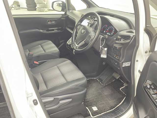 トヨタ ヴォクシー ZS 煌 長崎県 2018(平30)年 8.9万km ホワイトパールクリスタルシャイン 純正９インチメモリナビ/（フルセグ/CD/DVD/SD/Bluetooth）/バックカメラ/衝突軽減ブレーキ/レーンアシスト/クルーズコントロール/両側パワースライドドア/ドライブレコーダー前後/ETC/純正LEDヘッドライト/オートライト/オートマチックハイビーム/社外18インチアルミホイール/純正フロアマット/純正ドアバイザー/USB端子　2口/電動格納ミラー/保証書/取扱説明書