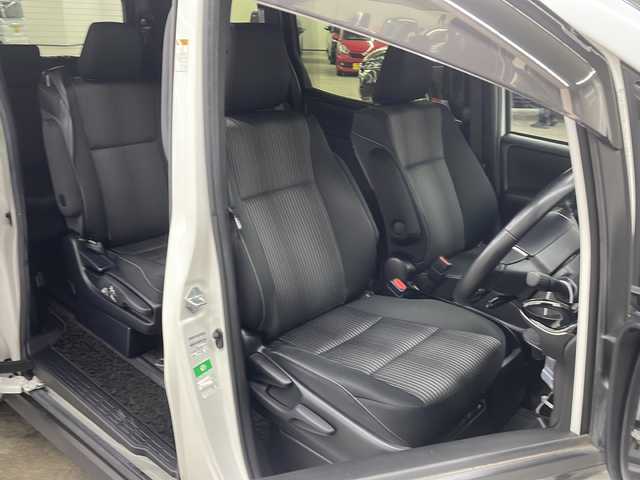 トヨタ ヴォクシー ZS 煌 長崎県 2018(平30)年 8.9万km ホワイトパールクリスタルシャイン 純正９インチメモリナビ/（フルセグ/CD/DVD/SD/Bluetooth）/バックカメラ/衝突軽減ブレーキ/レーンアシスト/クルーズコントロール/両側パワースライドドア/ドライブレコーダー前後/ETC/純正LEDヘッドライト/オートライト/オートマチックハイビーム/社外18インチアルミホイール/純正フロアマット/純正ドアバイザー/USB端子　2口/電動格納ミラー/保証書/取扱説明書