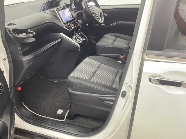 トヨタ ヴォクシー ZS 煌 長崎県 2018(平30)年 8.9万km ホワイトパールクリスタルシャイン 純正９インチメモリナビ/（フルセグ/CD/DVD/SD/Bluetooth）/バックカメラ/衝突軽減ブレーキ/レーンアシスト/クルーズコントロール/両側パワースライドドア/ドライブレコーダー前後/ETC/純正LEDヘッドライト/オートライト/オートマチックハイビーム/社外18インチアルミホイール/純正フロアマット/純正ドアバイザー/USB端子　2口/電動格納ミラー/保証書/取扱説明書