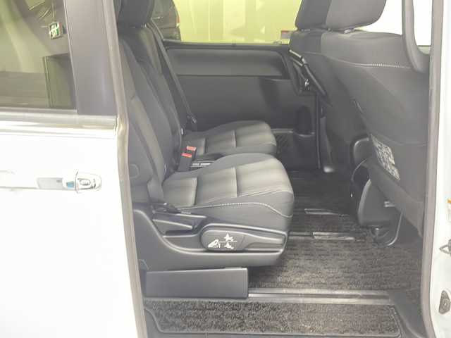 トヨタ ヴォクシー ZS 煌 長崎県 2018(平30)年 8.9万km ホワイトパールクリスタルシャイン 純正９インチメモリナビ/（フルセグ/CD/DVD/SD/Bluetooth）/バックカメラ/衝突軽減ブレーキ/レーンアシスト/クルーズコントロール/両側パワースライドドア/ドライブレコーダー前後/ETC/純正LEDヘッドライト/オートライト/オートマチックハイビーム/社外18インチアルミホイール/純正フロアマット/純正ドアバイザー/USB端子　2口/電動格納ミラー/保証書/取扱説明書