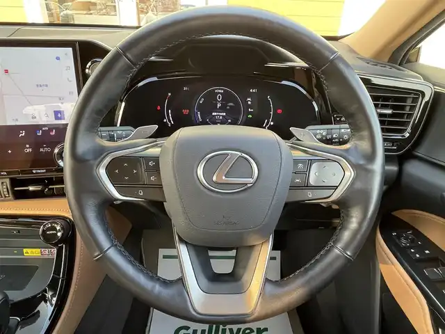 レクサス ＮＸ 350h バージョンL 宮崎県 2022(令4)年 3.8万km ソニックチタニウム ムーンルーフ/純正14型ナビ/フルセグTV/ハンズフリーパワーバックドア/パノラミックビューモニター/ビルトインETC2.0/ドライブレコーダー/レーダークルーズコントロール/コーナーセンサー/衝突被害軽減ブレーキ/車線逸脱防止支援システム/標識認識システム/発進遅れ告知システム/アダプティブハイビームシステム/ブラインドスポットモニター/3眼LEDヘッドランプ/革巻きステアリング/ステアリングヒーター/パドルシフト/ヘーゼルカラー革シート/全席シートヒーター/前席パワーシート/運転席ポジションメモリー/純正20インチアルミホイール/スマートエントリー/スタートシステム/禁煙車