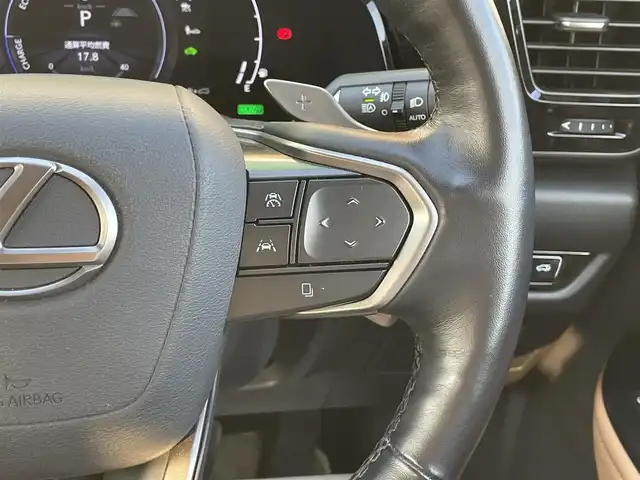 レクサス ＮＸ 350h バージョンL 宮崎県 2022(令4)年 3.8万km ソニックチタニウム ムーンルーフ/純正14型ナビ/フルセグTV/ハンズフリーパワーバックドア/パノラミックビューモニター/ビルトインETC2.0/ドライブレコーダー/レーダークルーズコントロール/コーナーセンサー/衝突被害軽減ブレーキ/車線逸脱防止支援システム/標識認識システム/発進遅れ告知システム/アダプティブハイビームシステム/ブラインドスポットモニター/3眼LEDヘッドランプ/革巻きステアリング/ステアリングヒーター/パドルシフト/ヘーゼルカラー革シート/全席シートヒーター/前席パワーシート/運転席ポジションメモリー/純正20インチアルミホイール/スマートエントリー/スタートシステム/禁煙車