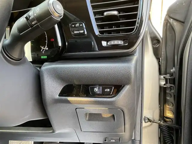 レクサス ＮＸ 350h バージョンL 宮崎県 2022(令4)年 3.8万km ソニックチタニウム ムーンルーフ/純正14型ナビ/フルセグTV/ハンズフリーパワーバックドア/パノラミックビューモニター/ビルトインETC2.0/ドライブレコーダー/レーダークルーズコントロール/コーナーセンサー/衝突被害軽減ブレーキ/車線逸脱防止支援システム/標識認識システム/発進遅れ告知システム/アダプティブハイビームシステム/ブラインドスポットモニター/3眼LEDヘッドランプ/革巻きステアリング/ステアリングヒーター/パドルシフト/ヘーゼルカラー革シート/全席シートヒーター/前席パワーシート/運転席ポジションメモリー/純正20インチアルミホイール/スマートエントリー/スタートシステム/禁煙車