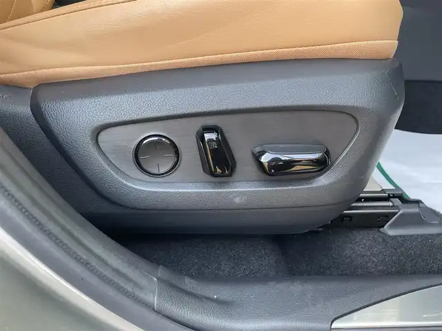 レクサス ＮＸ 350h バージョンL 宮崎県 2022(令4)年 3.8万km ソニックチタニウム ムーンルーフ/純正14型ナビ/フルセグTV/ハンズフリーパワーバックドア/パノラミックビューモニター/ビルトインETC2.0/ドライブレコーダー/レーダークルーズコントロール/コーナーセンサー/衝突被害軽減ブレーキ/車線逸脱防止支援システム/標識認識システム/発進遅れ告知システム/アダプティブハイビームシステム/ブラインドスポットモニター/3眼LEDヘッドランプ/革巻きステアリング/ステアリングヒーター/パドルシフト/ヘーゼルカラー革シート/全席シートヒーター/前席パワーシート/運転席ポジションメモリー/純正20インチアルミホイール/スマートエントリー/スタートシステム/禁煙車