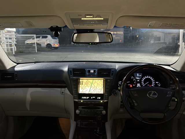 レクサス ＬＳ 460 バージョンC Iパッケージ 山梨県 2009(平21)年 10.8万km スリークエクリュメタリック 純正ナビ/TV/CD/DVD/バックカメラ/ETC/前席パワーシート/全席シートヒーター/前席シートクーラー/ステアリングヒーター/純正フロアマット/コーナーセンサー前後/レザーシート/ドライブレコーダ/スマートキー/カードキー