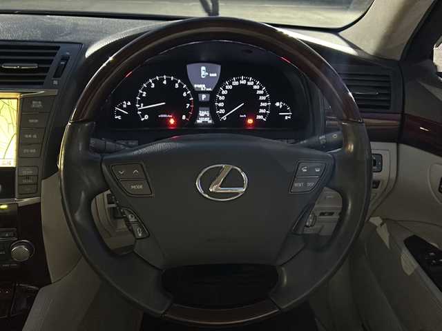 レクサス ＬＳ 460 バージョンC Iパッケージ 山梨県 2009(平21)年 10.8万km スリークエクリュメタリック 純正ナビ/TV/CD/DVD/バックカメラ/ETC/前席パワーシート/全席シートヒーター/前席シートクーラー/ステアリングヒーター/純正フロアマット/コーナーセンサー前後/レザーシート/ドライブレコーダ/スマートキー/カードキー