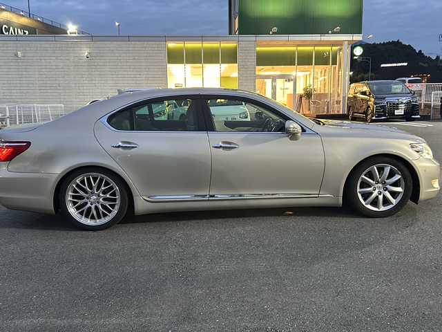 レクサス ＬＳ 460 バージョンC Iパッケージ 山梨県 2009(平21)年 10.8万km スリークエクリュメタリック 純正ナビ/TV/CD/DVD/バックカメラ/ETC/前席パワーシート/全席シートヒーター/前席シートクーラー/ステアリングヒーター/純正フロアマット/コーナーセンサー前後/レザーシート/ドライブレコーダ/スマートキー/カードキー