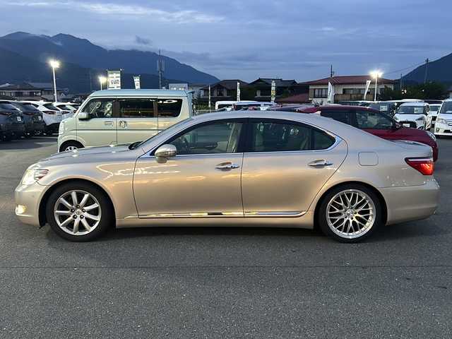 レクサス ＬＳ 460 バージョンC Iパッケージ 山梨県 2009(平21)年 10.8万km スリークエクリュメタリック 純正ナビ/TV/CD/DVD/バックカメラ/ETC/前席パワーシート/全席シートヒーター/前席シートクーラー/ステアリングヒーター/純正フロアマット/コーナーセンサー前後/レザーシート/ドライブレコーダ/スマートキー/カードキー