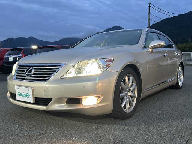 レクサス ＬＳ 460 バージョンC Iパッケージ 山梨県 2009(平21)年 10.8万km スリークエクリュメタリック 純正ナビ/TV/CD/DVD/バックカメラ/ETC/前席パワーシート/全席シートヒーター/前席シートクーラー/ステアリングヒーター/純正フロアマット/コーナーセンサー前後/レザーシート/ドライブレコーダ/スマートキー/カードキー