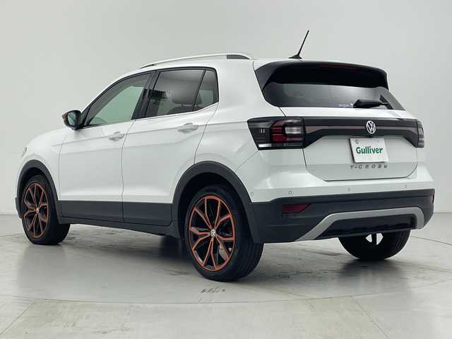 フォルクスワーゲン Ｔ－クロス TSI 1stプラス 愛知県 2020(令2)年 4.7万km ピュアホワイト ワンオーナー/禁煙車/純正メーカーナビ/CD・DVD・Bluetooth/バックカメラ/コーナーセンサー/純正18インチAW/スマートキー/LEDヘッドライト/ETC2.0/パドルシフト/レーダークルーズ/ルーフレール