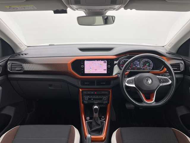 フォルクスワーゲン Ｔ－クロス TSI 1stプラス 愛知県 2020(令2)年 4.7万km ピュアホワイト ワンオーナー/禁煙車/純正メーカーナビ/CD・DVD・Bluetooth/バックカメラ/コーナーセンサー/純正18インチAW/スマートキー/LEDヘッドライト/ETC2.0/パドルシフト/レーダークルーズ/ルーフレール