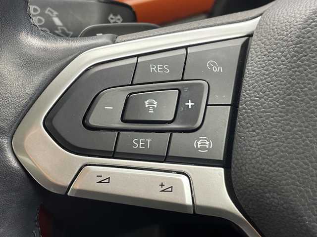 フォルクスワーゲン Ｔ－クロス TSI 1stプラス 愛知県 2020(令2)年 4.7万km ピュアホワイト ワンオーナー/禁煙車/純正メーカーナビ/CD・DVD・Bluetooth/バックカメラ/コーナーセンサー/純正18インチAW/スマートキー/LEDヘッドライト/ETC2.0/パドルシフト/レーダークルーズ/ルーフレール