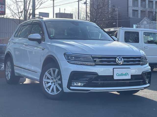 フォルクスワーゲン ティグアン TSI Rライン 道央・札幌 2017(平29)年 5.5万km オリックスホワイトパールエフェクト ・ワンオーナー/・純正ナビ/・CD&DVD&SD&USB&AUX&フルセグTV/・Bluetooth接続/・アラウンドビューカメラ/・フロントモニタリングシステム/・アダプティブクルーズコントロール/・ブラインドスポットモニター/・レーンキープアシスト/・LEDオートライト/・ダイナミックライトアシスト/・ステアリングスイッチ/・ビルトインETC/・パーキングアシスト/・電動パーキング/・MTモード付AT/パドルシフト/・前後ドライブレコーダー/・100V電源/・積込夏タイヤ純正AWセット/・保証書/取扱説明書/・スマートキー/・スペアキー