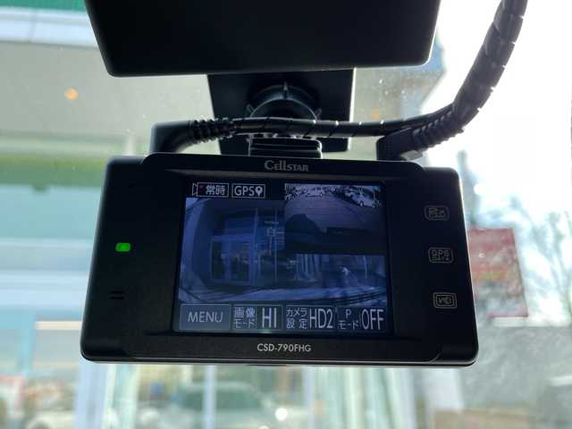 フォルクスワーゲン ティグアン TSI Rライン 道央・札幌 2017(平29)年 5.5万km オリックスホワイトパールエフェクト ・ワンオーナー/・純正ナビ/・CD&DVD&SD&USB&AUX&フルセグTV/・Bluetooth接続/・アラウンドビューカメラ/・フロントモニタリングシステム/・アダプティブクルーズコントロール/・ブラインドスポットモニター/・レーンキープアシスト/・LEDオートライト/・ダイナミックライトアシスト/・ステアリングスイッチ/・ビルトインETC/・パーキングアシスト/・電動パーキング/・MTモード付AT/パドルシフト/・前後ドライブレコーダー/・100V電源/・積込夏タイヤ純正AWセット/・保証書/取扱説明書/・スマートキー/・スペアキー