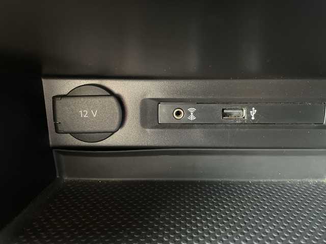 フォルクスワーゲン ティグアン TSI Rライン 道央・札幌 2017(平29)年 5.5万km オリックスホワイトパールエフェクト ・ワンオーナー/・純正ナビ/・CD&DVD&SD&USB&AUX&フルセグTV/・Bluetooth接続/・アラウンドビューカメラ/・フロントモニタリングシステム/・アダプティブクルーズコントロール/・ブラインドスポットモニター/・レーンキープアシスト/・LEDオートライト/・ダイナミックライトアシスト/・ステアリングスイッチ/・ビルトインETC/・パーキングアシスト/・電動パーキング/・MTモード付AT/パドルシフト/・前後ドライブレコーダー/・100V電源/・積込夏タイヤ純正AWセット/・保証書/取扱説明書/・スマートキー/・スペアキー