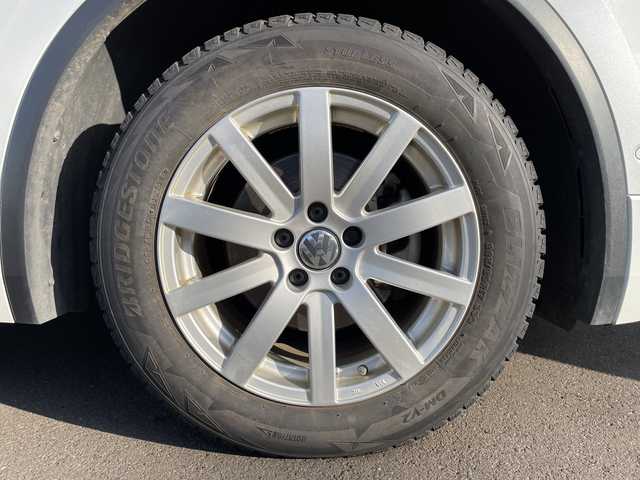 フォルクスワーゲン ティグアン TSI Rライン 道央・札幌 2017(平29)年 5.5万km オリックスホワイトパールエフェクト ・ワンオーナー/・純正ナビ/・CD&DVD&SD&USB&AUX&フルセグTV/・Bluetooth接続/・アラウンドビューカメラ/・フロントモニタリングシステム/・アダプティブクルーズコントロール/・ブラインドスポットモニター/・レーンキープアシスト/・LEDオートライト/・ダイナミックライトアシスト/・ステアリングスイッチ/・ビルトインETC/・パーキングアシスト/・電動パーキング/・MTモード付AT/パドルシフト/・前後ドライブレコーダー/・100V電源/・積込夏タイヤ純正AWセット/・保証書/取扱説明書/・スマートキー/・スペアキー