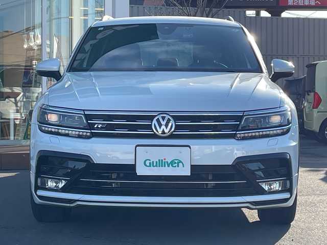 フォルクスワーゲン ティグアン TSI Rライン 道央・札幌 2017(平29)年 5.5万km オリックスホワイトパールエフェクト ・ワンオーナー/・純正ナビ/・CD&DVD&SD&USB&AUX&フルセグTV/・Bluetooth接続/・アラウンドビューカメラ/・フロントモニタリングシステム/・アダプティブクルーズコントロール/・ブラインドスポットモニター/・レーンキープアシスト/・LEDオートライト/・ダイナミックライトアシスト/・ステアリングスイッチ/・ビルトインETC/・パーキングアシスト/・電動パーキング/・MTモード付AT/パドルシフト/・前後ドライブレコーダー/・100V電源/・積込夏タイヤ純正AWセット/・保証書/取扱説明書/・スマートキー/・スペアキー