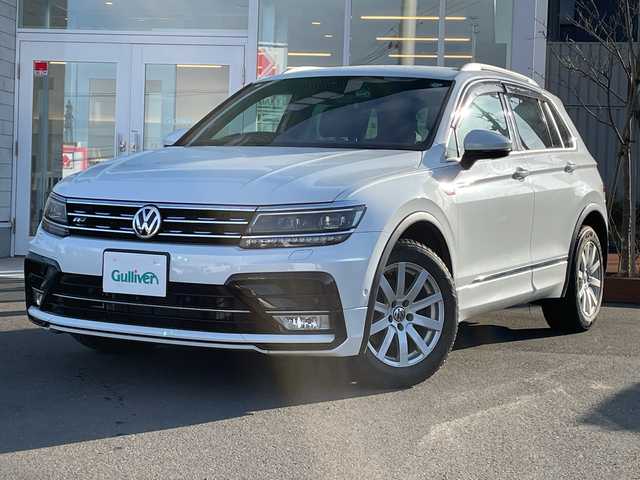フォルクスワーゲン ティグアン TSI Rライン 道央・札幌 2017(平29)年 5.5万km オリックスホワイトパールエフェクト ・ワンオーナー/・純正ナビ/・CD&DVD&SD&USB&AUX&フルセグTV/・Bluetooth接続/・アラウンドビューカメラ/・フロントモニタリングシステム/・アダプティブクルーズコントロール/・ブラインドスポットモニター/・レーンキープアシスト/・LEDオートライト/・ダイナミックライトアシスト/・ステアリングスイッチ/・ビルトインETC/・パーキングアシスト/・電動パーキング/・MTモード付AT/パドルシフト/・前後ドライブレコーダー/・100V電源/・積込夏タイヤ純正AWセット/・保証書/取扱説明書/・スマートキー/・スペアキー