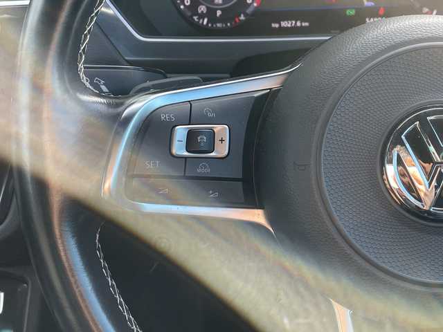 フォルクスワーゲン ティグアン TSI Rライン 道央・札幌 2017(平29)年 5.5万km オリックスホワイトパールエフェクト ・ワンオーナー/・純正ナビ/・CD&DVD&SD&USB&AUX&フルセグTV/・Bluetooth接続/・アラウンドビューカメラ/・フロントモニタリングシステム/・アダプティブクルーズコントロール/・ブラインドスポットモニター/・レーンキープアシスト/・LEDオートライト/・ダイナミックライトアシスト/・ステアリングスイッチ/・ビルトインETC/・パーキングアシスト/・電動パーキング/・MTモード付AT/パドルシフト/・前後ドライブレコーダー/・100V電源/・積込夏タイヤ純正AWセット/・保証書/取扱説明書/・スマートキー/・スペアキー